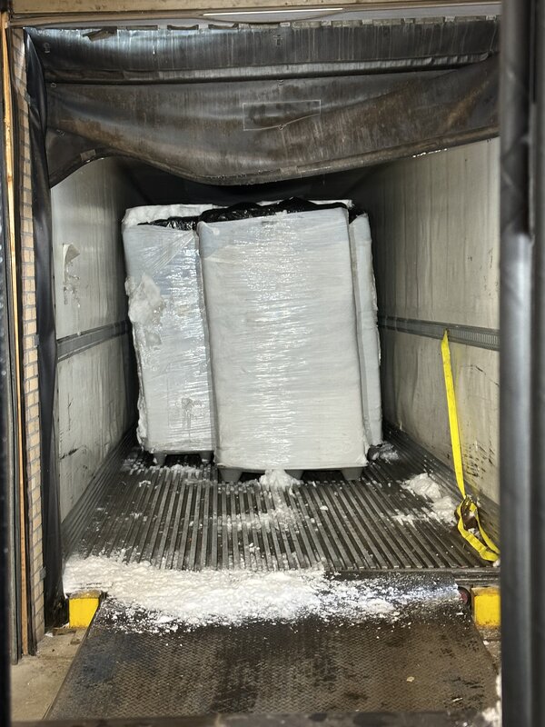 Greenhaven Warehouse - Dock leveller loading